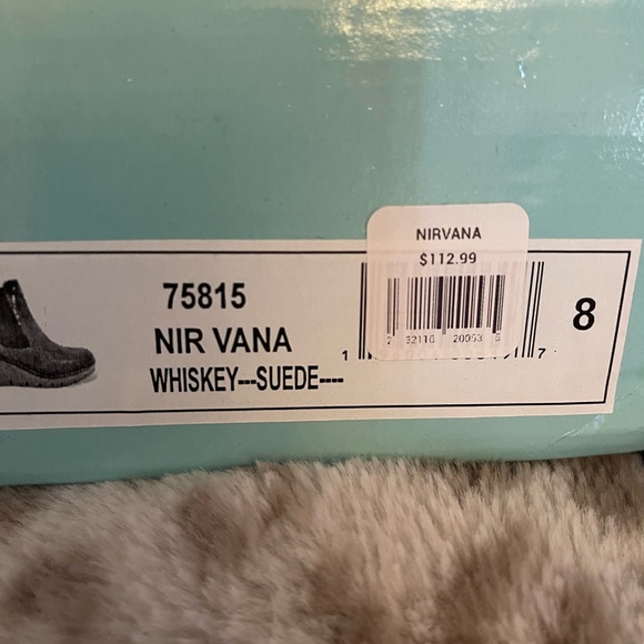 ** SOLD** Sz 8 DIBA True, nirvana booties. Brand new, in box. - Picture 7 of 8